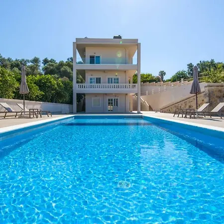 Queen Electra With Pool And Tennis Court Alikianos Exterior foto