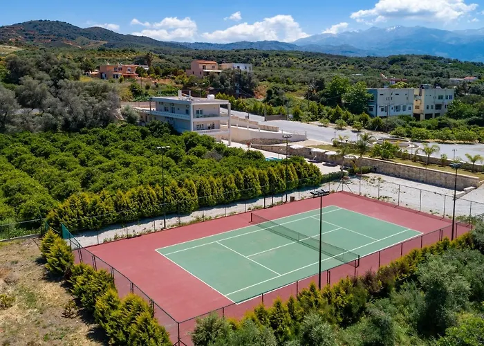 Queen Electra With Pool And Tennis Court