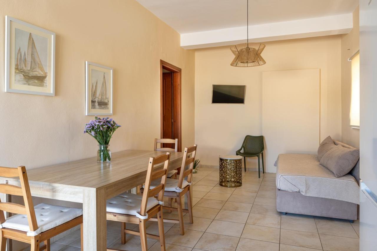 Queen Electra With Pool And Tennis Court Apartment