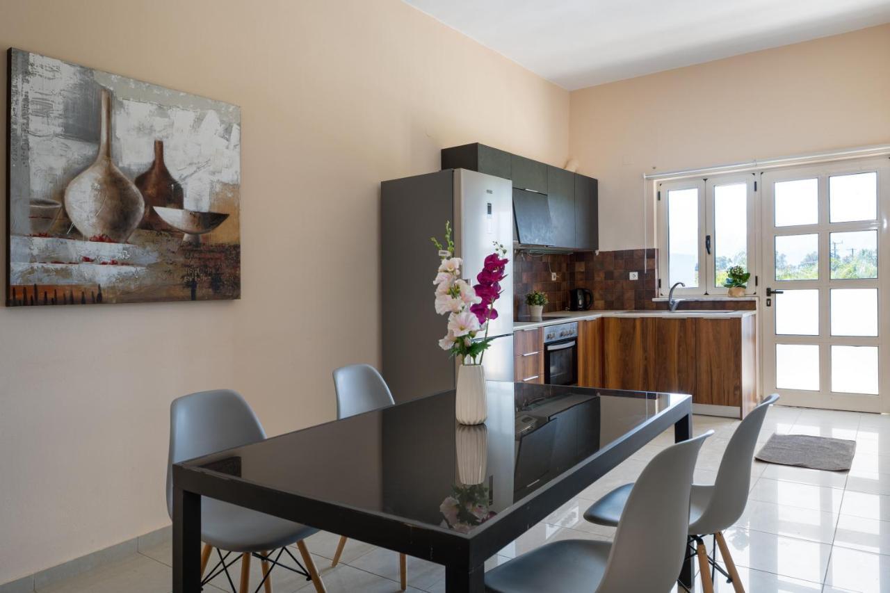 Queen Electra With Pool And Tennis Court Apartment