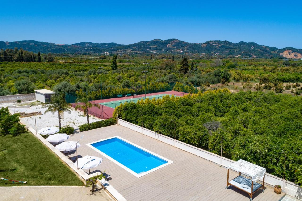 Queen Electra With Pool And Tennis Court Apartment