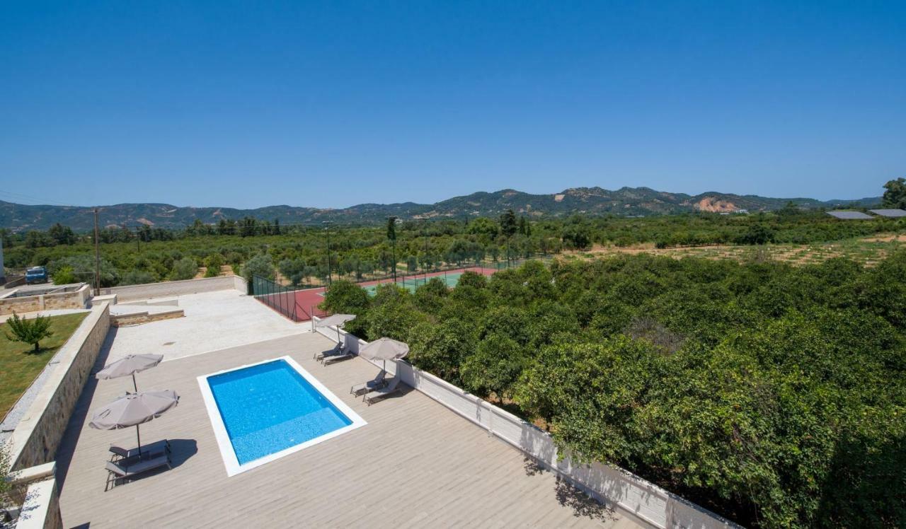 Queen Electra With Pool And Tennis Court