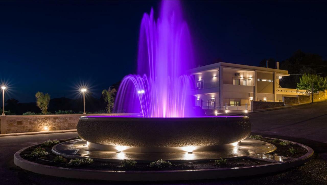 Queen Electra With Pool And Tennis Court Apartment Alikianos