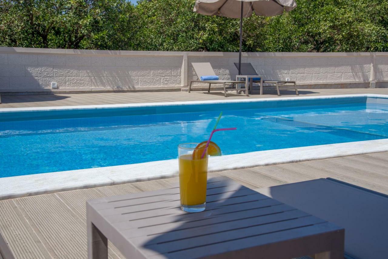 Apartment Queen Electra With Pool And Tennis Court